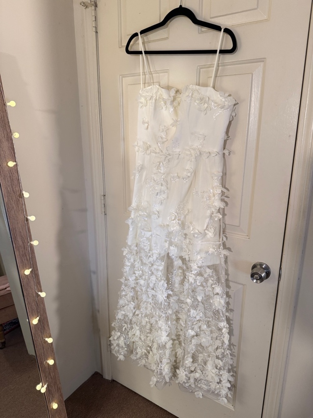 Helsi
Audrey Square-Neck Floral Appliqué Sheer Midi Dress Anthropologie BHLDN - Picture 6 of 14